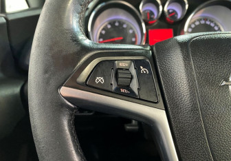 Подержанный автомобиль Opel Astra Hatchback 2012 года (14 фото)