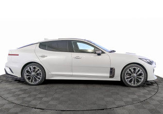 Подержанный автомобиль Kia Stinger 2018 года (4 фото)