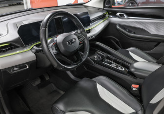 Подержанный автомобиль Geely Coolray 2023 года (16 фото)