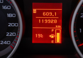Подержанный автомобиль Mitsubishi Outlander 2008 года (16 фото)