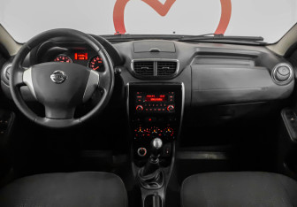Подержанный автомобиль Nissan Terrano 2014 года (8 фото)