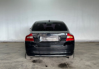 Подержанный автомобиль Volvo S80 2011 года (6 фото)
