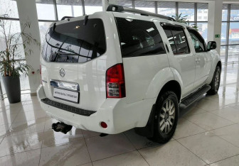 Подержанный автомобиль Nissan Pathfinder 2013 года (5 фото)