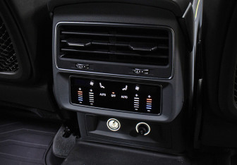 Подержанный автомобиль Audi Q8 2020 года (19 фото)