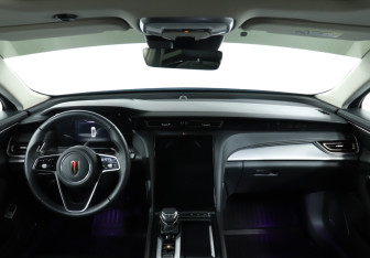 Подержанный автомобиль Hongqi H5 2024 года (12 фото)