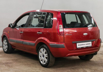 Подержанный автомобиль Ford Fusion 2008 года (7 фото)