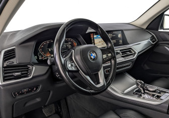Подержанный автомобиль BMW X5 2021 года (15 фото)