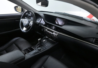 Подержанный автомобиль Lexus ES 2016 года (9 фото)