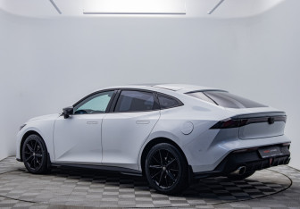 Подержанный автомобиль Changan UNI-V 2023 года (3 фото)