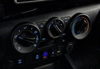Подержанный автомобиль Toyota Hilux 2016 года (21 фото)
