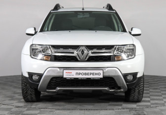 Подержанный автомобиль Renault Duster 2015 года (2 фото)