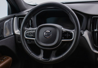 Подержанный автомобиль Volvo XC60 2018 года (15 фото)