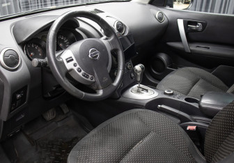 Подержанный автомобиль Nissan Qashqai 2008 года (14 фото)