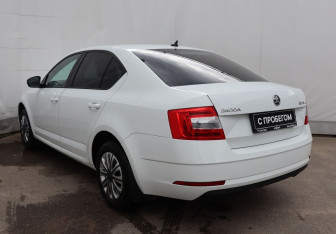 Подержанный автомобиль Skoda Octavia Liftback 2020 года (6 фото)