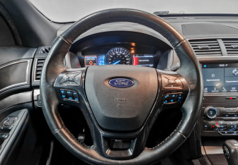 Подержанный автомобиль Ford Explorer 2019 года (22 фото)