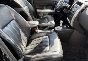 Подержанный автомобиль Nissan X-Trail 2011 года (8 фото)