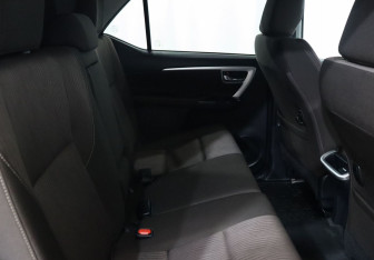 Подержанный автомобиль Toyota Fortuner 2019 года (21 фото)