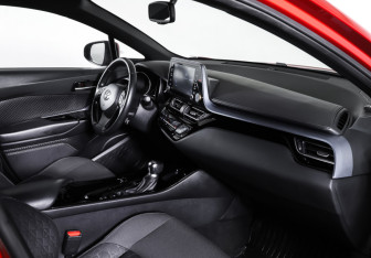 Подержанный автомобиль Toyota C-HR 2020 года (11 фото)