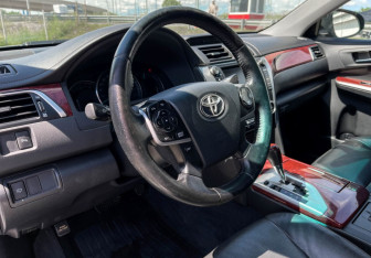 Подержанный автомобиль Toyota Camry Sedan 2012 года (13 фото)
