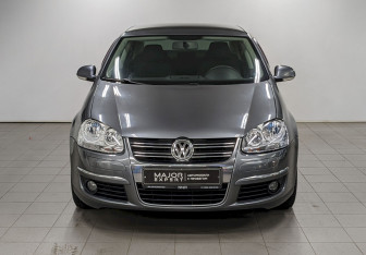 Подержанный автомобиль Volkswagen Jetta Sedan 2010 года (2 фото)