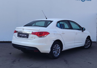 Подержанный автомобиль Citroen C4 Sedan 2014 года (8 фото)
