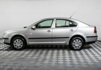 Подержанный автомобиль Skoda Octavia Liftback 2008 года (8 фото)
