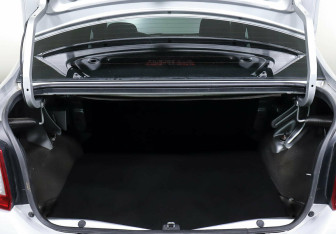 Подержанный автомобиль Renault Logan Sedan 2018 года (15 фото)