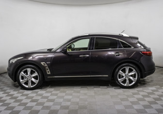 Подержанный автомобиль Infiniti QX70 2015 года (8 фото)