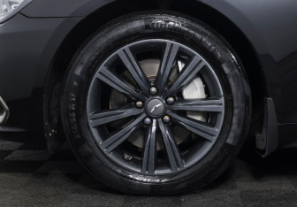 Подержанный автомобиль Genesis G80 2018 года (21 фото)