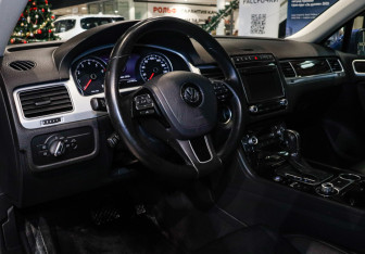 Подержанный автомобиль Volkswagen Touareg 2016 года (8 фото)