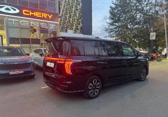 Подержанный автомобиль Hongqi HQ9 2022 года (5 фото)