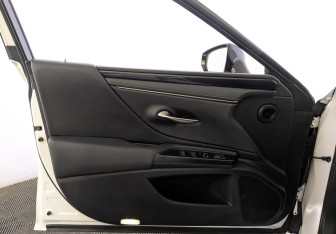Подержанный автомобиль Lexus ES 2021 года (19 фото)
