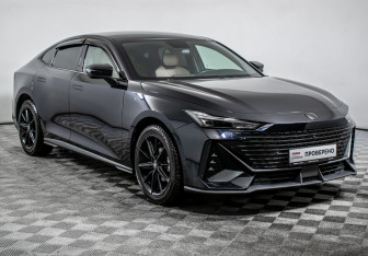 Подержанный автомобиль Changan UNI-V 2022 года (3 фото)