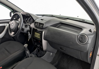 Подержанный автомобиль Nissan Terrano 2021 года (11 фото)