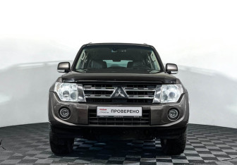 Подержанный автомобиль Mitsubishi Pajero 2012 года (2 фото)