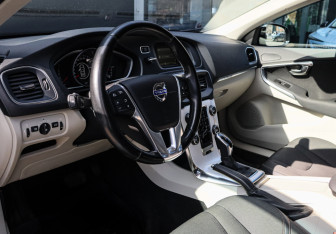 Подержанный автомобиль Volvo V40 Hatchback 2014 года (9 фото)