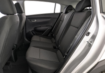 Подержанный автомобиль Kia Rio Hatchback 2021 года (17 фото)