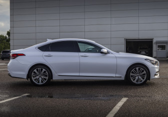 Подержанный автомобиль Genesis G80 2018 года (4 фото)