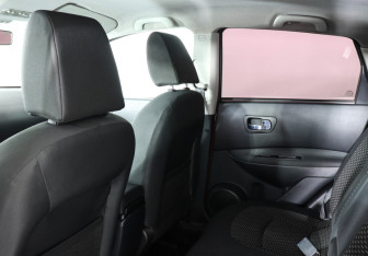 Подержанный автомобиль Nissan Qashqai 2008 года (12 фото)
