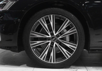Подержанный автомобиль Audi A6 Sedan 2024 года (21 фото)