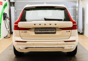 Подержанный автомобиль Volvo XC60 2021 года (5 фото)