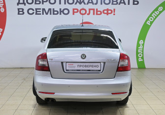 Подержанный автомобиль Skoda Octavia Liftback 2010 года (5 фото)