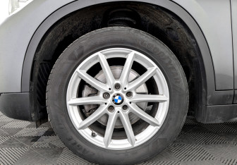 Подержанный автомобиль BMW X1 2016 года (18 фото)