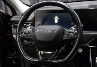 Подержанный автомобиль Exeed TXL 2022 года (17 фото)