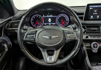 Подержанный автомобиль Genesis G70 2021 года (21 фото)