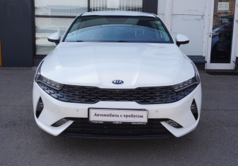 Подержанный автомобиль Kia K5 2020 года (2 фото)