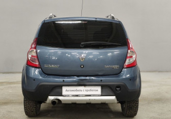 Подержанный автомобиль Renault Sandero 2012 года (6 фото)