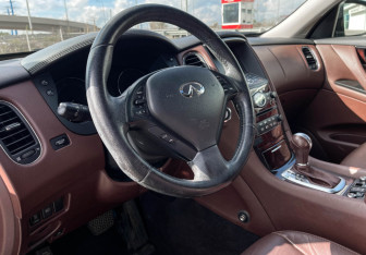 Подержанный автомобиль Infiniti QX50 2013 года (13 фото)