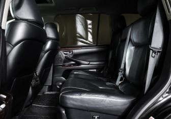 Подержанный автомобиль Lexus LX 2012 года (12 фото)