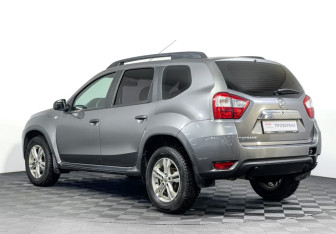 Подержанный автомобиль Nissan Terrano 2014 года (7 фото)